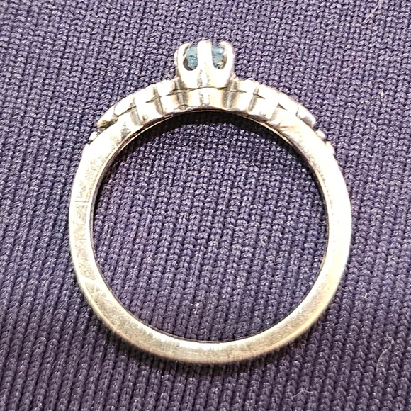 Vintage Sterling Silver and Blue Topaz Leaf Ring - Picture 5 of 9